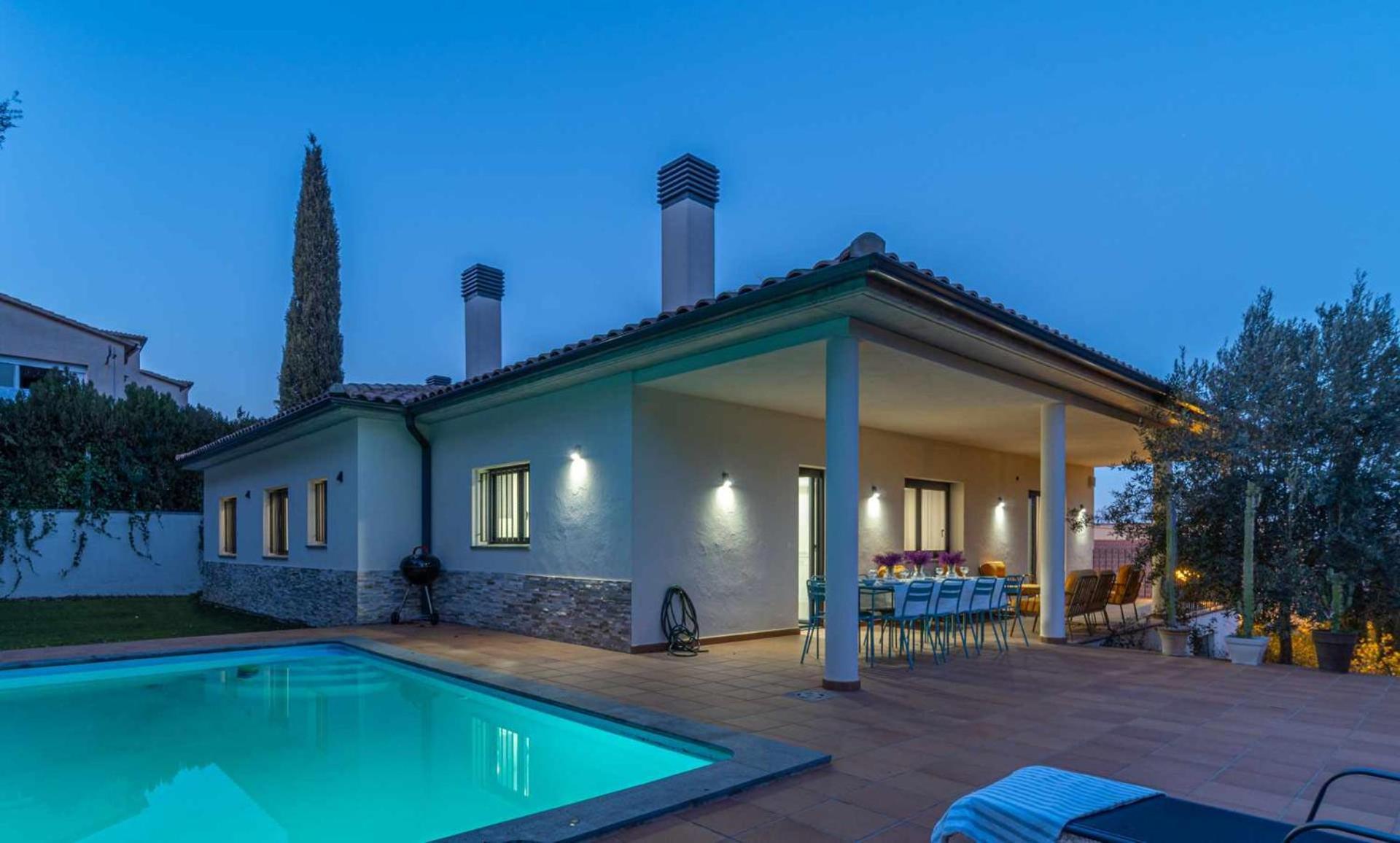 Jouvacations Villa Domenec Фигерас Екстериор снимка